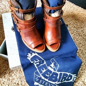 Freebird Peep toes bootie
